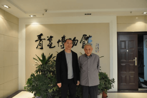 國(guó)畫(huà)大師魯慕迅訪(fǎng)問(wèn)博物館