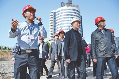 汝州市2015年安全生產(chǎn)標準化工地觀摩會召開  施工企業(yè)進工地　現(xiàn)場觀摩學安全