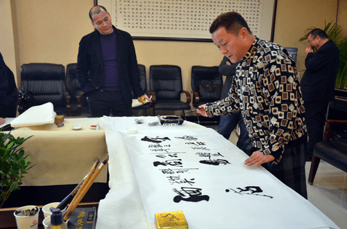 中國藝術(shù)家聯(lián)合會會長李天義一行幾人蒞臨公司